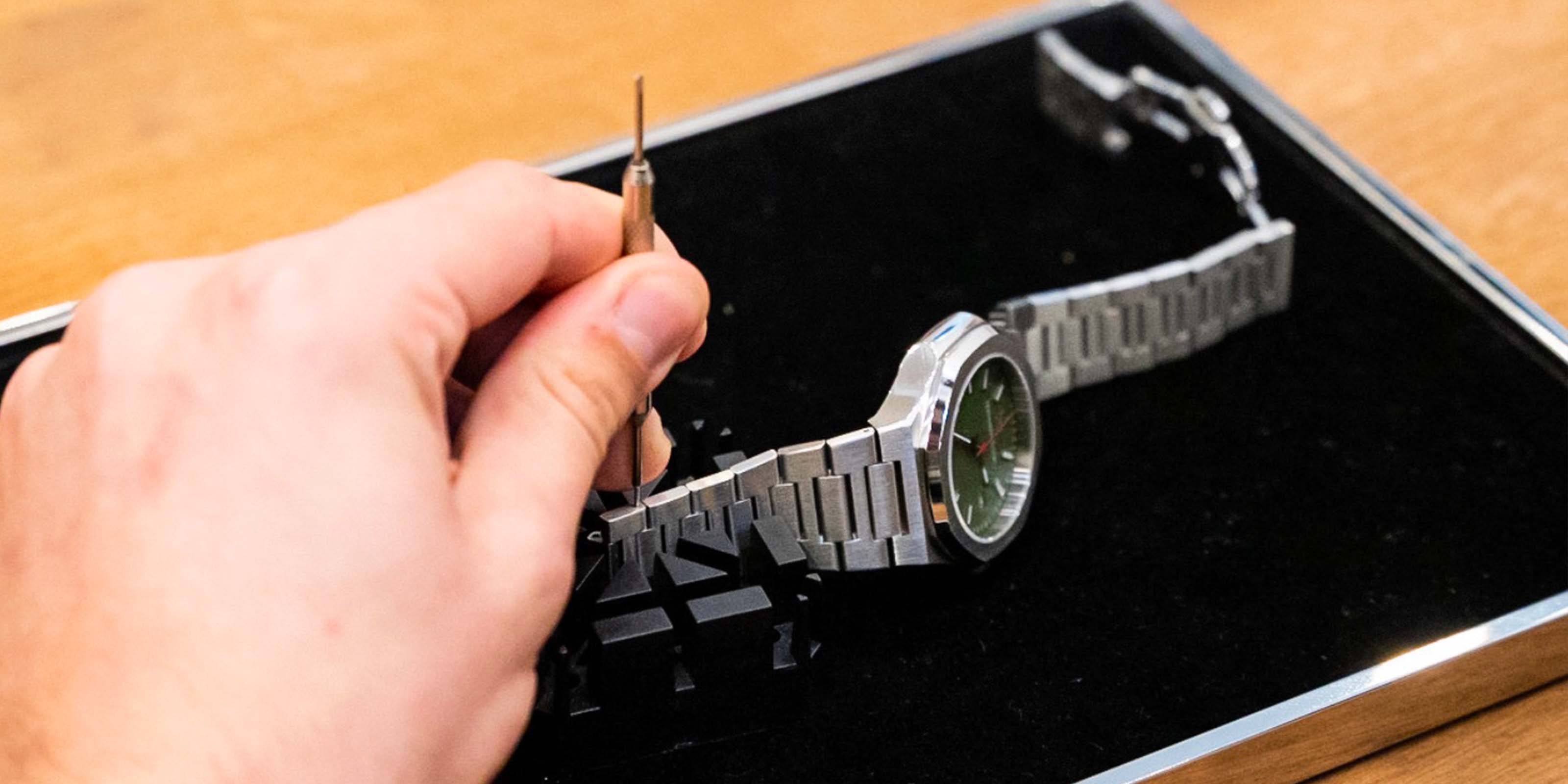 Montre MTGamma Kaki changement avec un kit outil